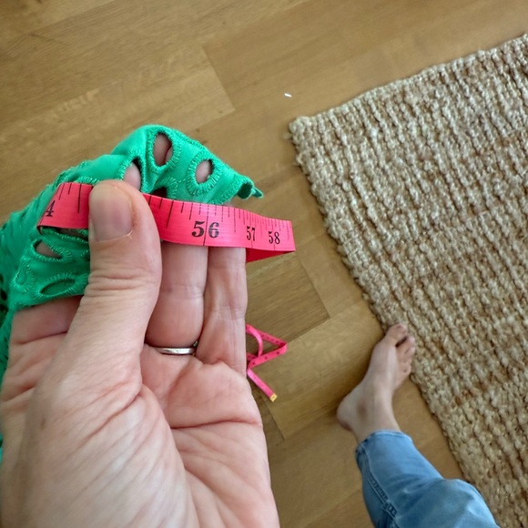 Lilly Pulitzer Amrita Eyelet Midi Dress new condition. Size  6 - Picture 3 of 11